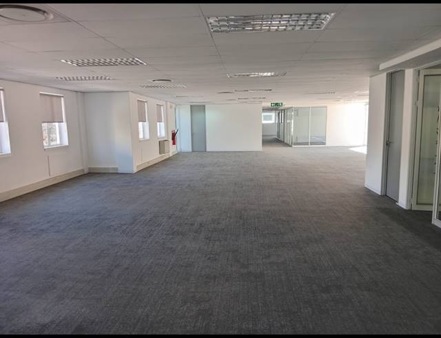 2,415M² BUILDING TO LET IN BRYANSTON